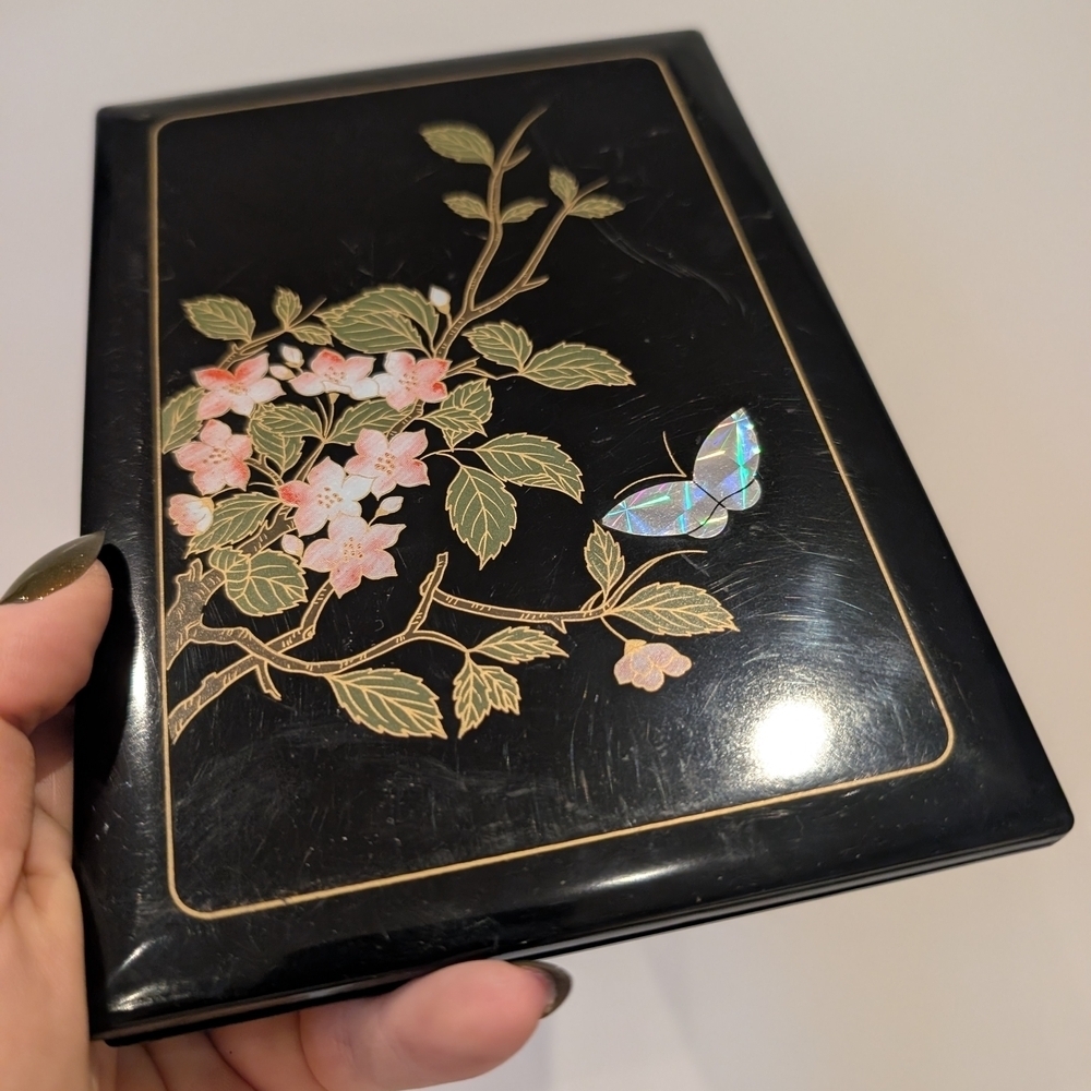 Floral and Butterfly Black Lacquered Box - Picture 4 of 9